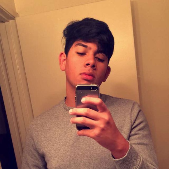 Profile Picture of Cesar Pineda (@cessarr97) on Poshmark