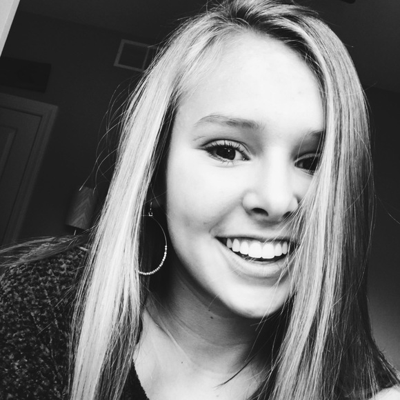 Profile Picture of Bailey Timmer (@btimmer19) on Poshmark