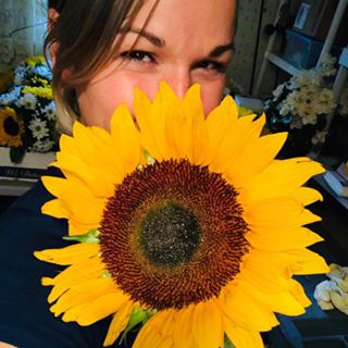 Profile Picture of Flossie Bounds (@flossie.bounds) on Facebook