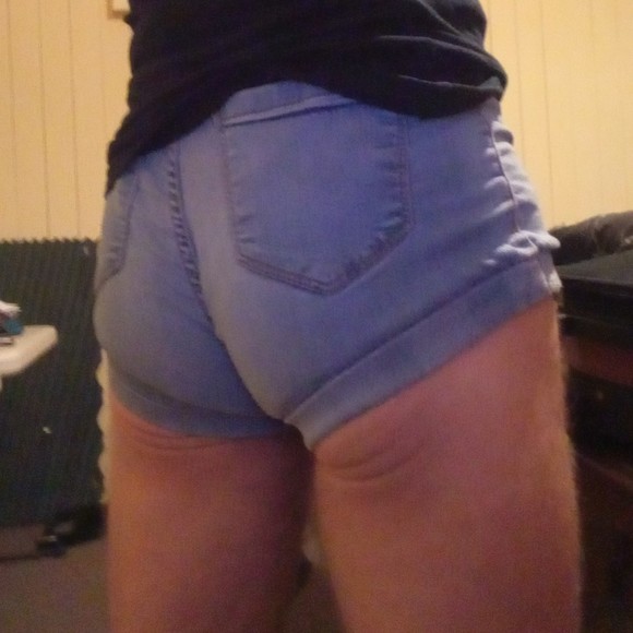 Profile Picture of Greg Thornton (@pantywearer) on Poshmark