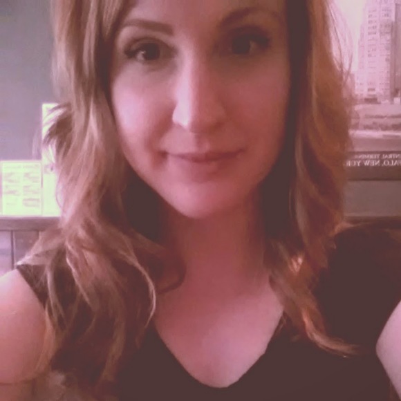 Profile Picture of Amanda Merner (@amandamerner) on Poshmark