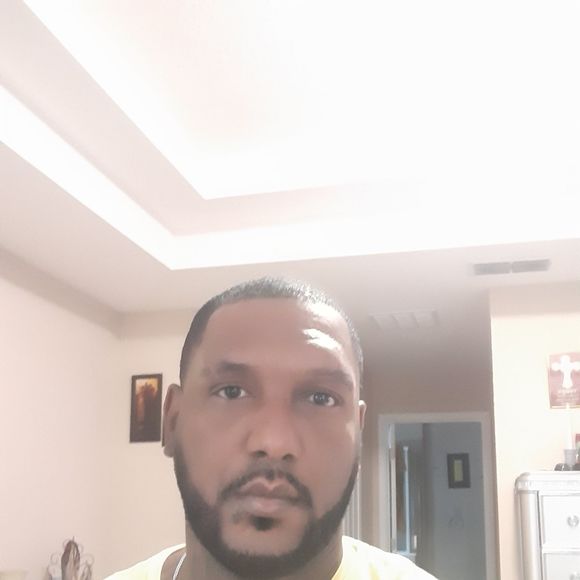 Profile Picture of Kevin William (@prettyboy12009) on Poshmark