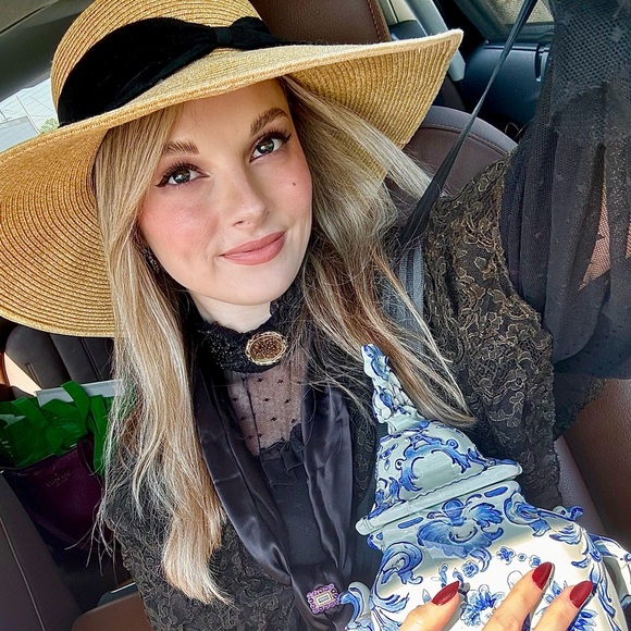 Profile Picture of Hanna Chase (@hannakaychase) on Poshmark