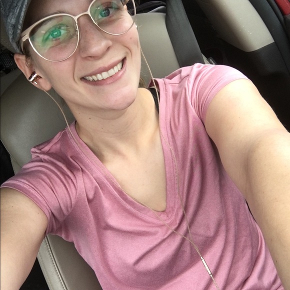 Profile Picture of Amanda Booker (@agd113) on Poshmark