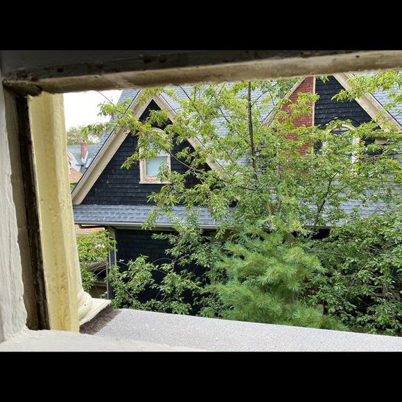 Profile Picture of Caroline Dijkhuis (@cdijkhuis) on Poshmark