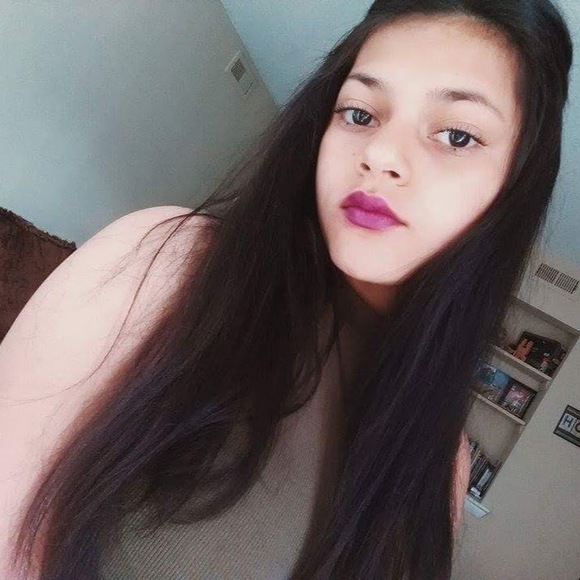 Profile Picture of Daniela Zarate (@daniela_zarate) on Poshmark