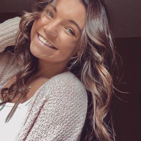 Profile Picture of Paige Feeney (@paigefeeney) on Poshmark