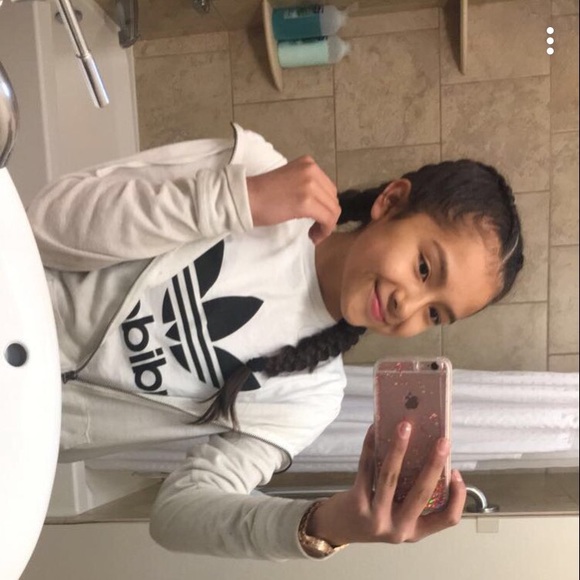 Profile Picture of Yasmeli Denogean (@heyyy_2206) on Poshmark