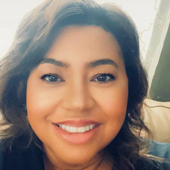 Profile Picture of Julia Fontes (@jfontes03) on Poshmark