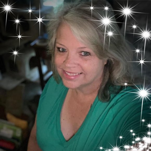 Profile Picture of Stephanie Casey (@stephaniecas437) on Poshmark