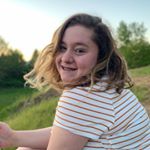 Profile Picture of Jules. (@officialjuliannaleonard) on Instagram