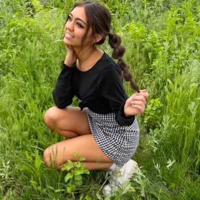 Profile Picture of Julia Larsen (@julialarsen445) on Twitter
