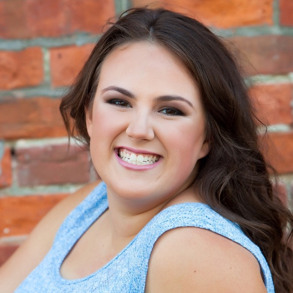 Profile Picture of Savannah Bratcher (@savvybee) on Poshmark