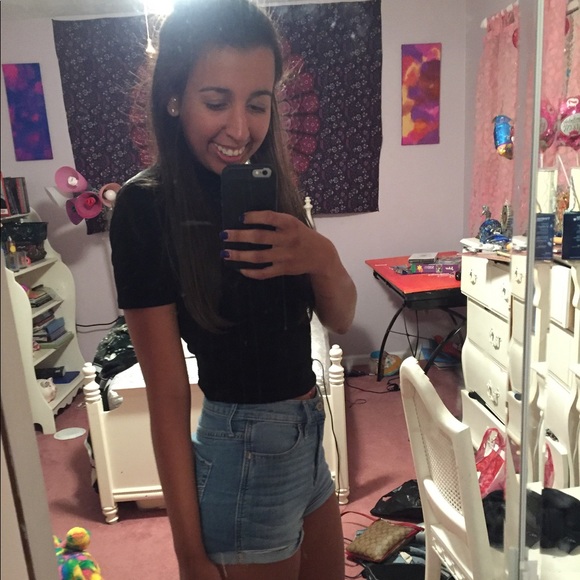 Profile Picture of Emily Paszkiewicz (@e_paszkiewicz) on Poshmark