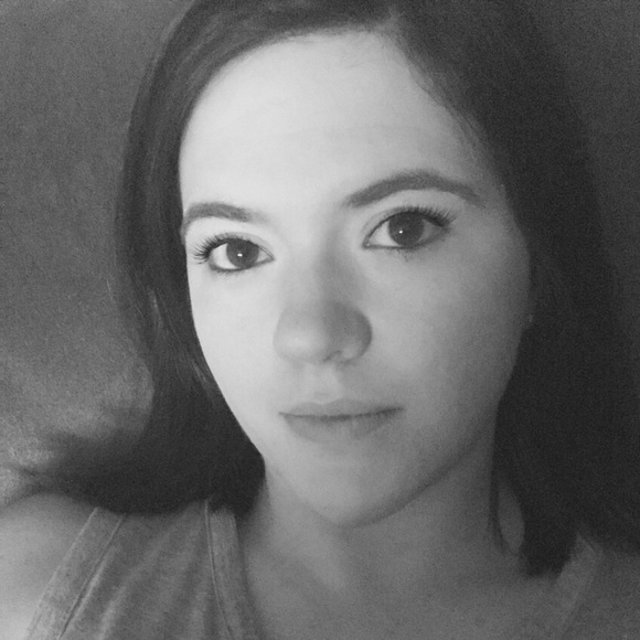 Profile Picture of Ashley Slomovitz (@ash3288) on Poshmark