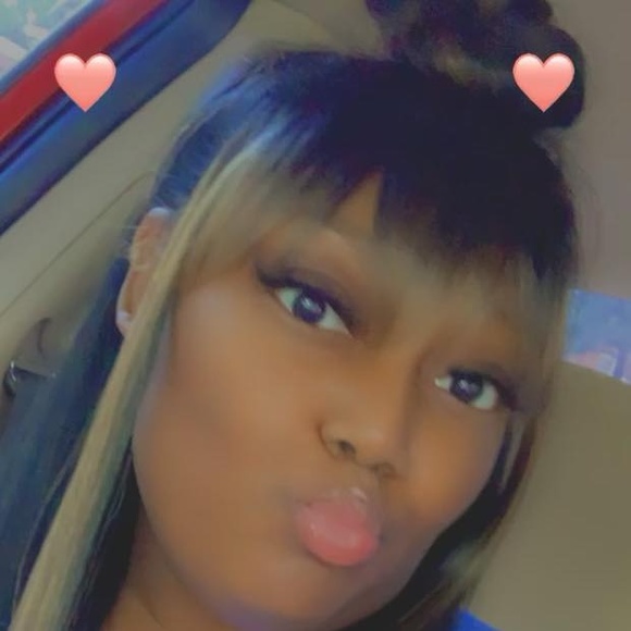 Profile Picture of Tia Baldwin (@tia_tiaa) on Poshmark