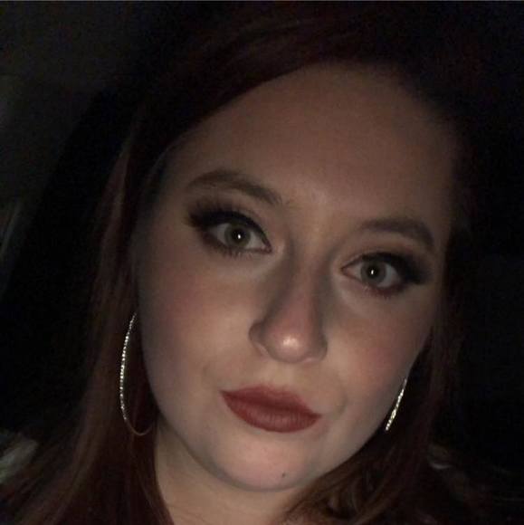 Profile Picture of Katie Redding (@katie_redding) on Poshmark