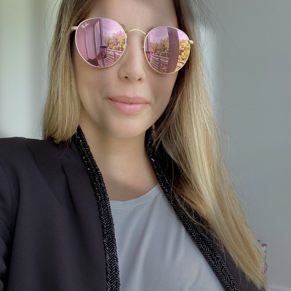 Profile Picture of Flora Khromova (@florakhromova) on Poshmark