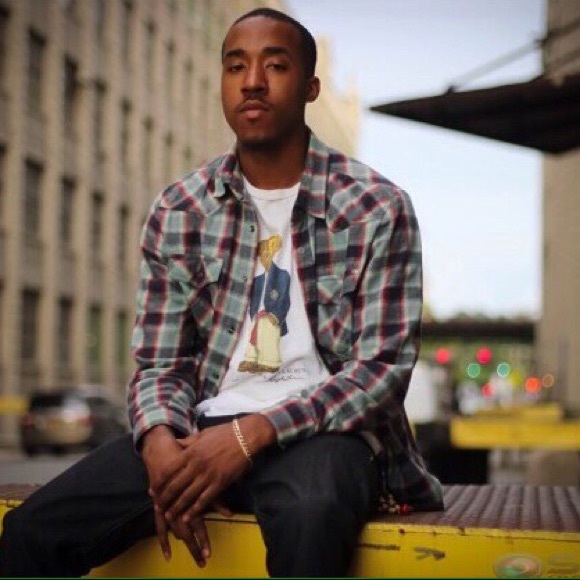 Profile Picture of Dee Muller (@flatbushfly) on Poshmark