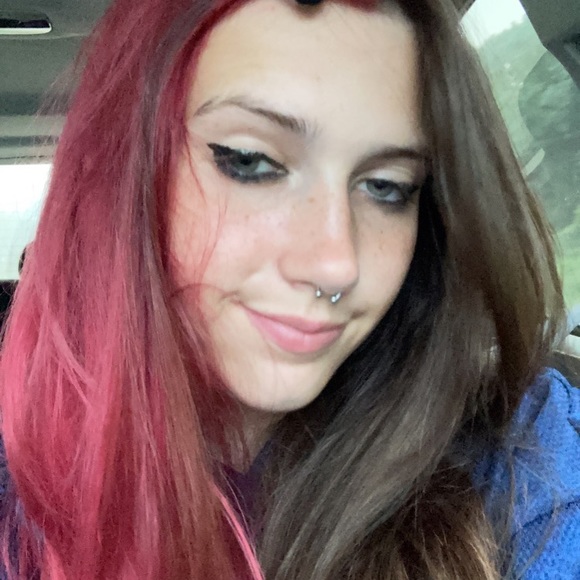 Profile Picture of Aeryn Crosskey (@aeryn_crosskey) on Poshmark