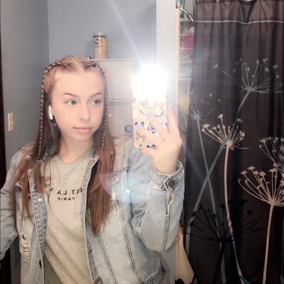 Profile Picture of Elissa Mcgee (@e_mcgee) on Poshmark