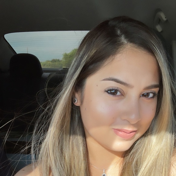 Profile Picture of Brenda Botello (@brenda4876) on Poshmark