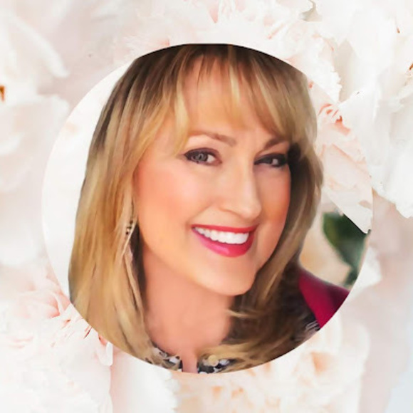 Profile Picture of Paulette Kinney (@paulette_kinney) on Poshmark