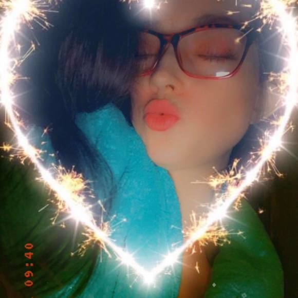 Profile Picture of Tara Buntjer (@tarabuntjer) on Poshmark