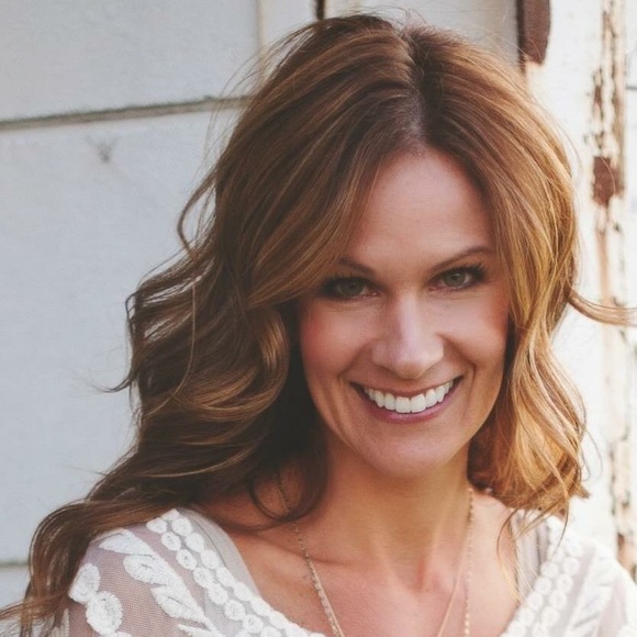 Profile Picture of Sara Brauer (@sbrauer) on Poshmark