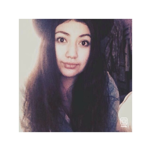 Profile Picture of Melanie Carlos (@melcarlos) on Poshmark