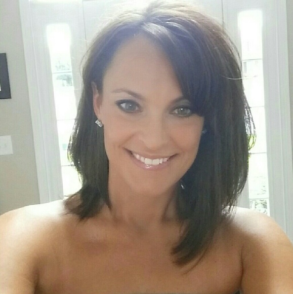 Profile Picture of Jennifer Bothun (@jbothun) on Poshmark