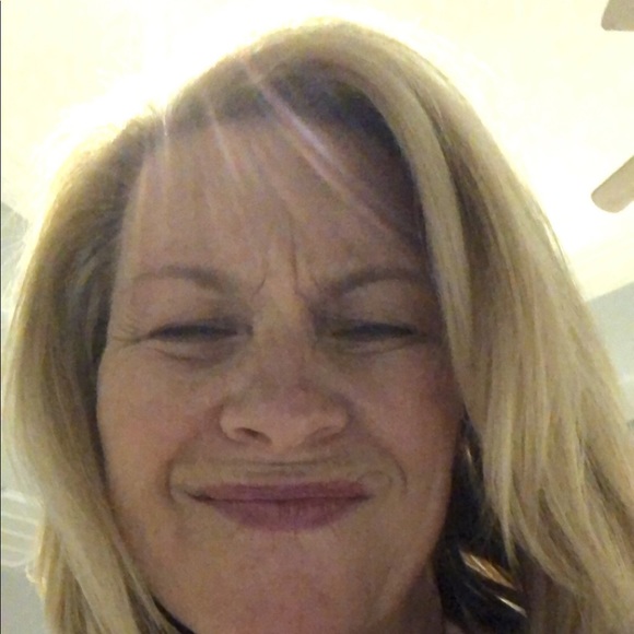 Profile Picture of Michele Breeden (@mbreedeen16) on Poshmark
