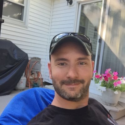 Profile Picture of Mike Thibault (@T_Bow83) on Twitter