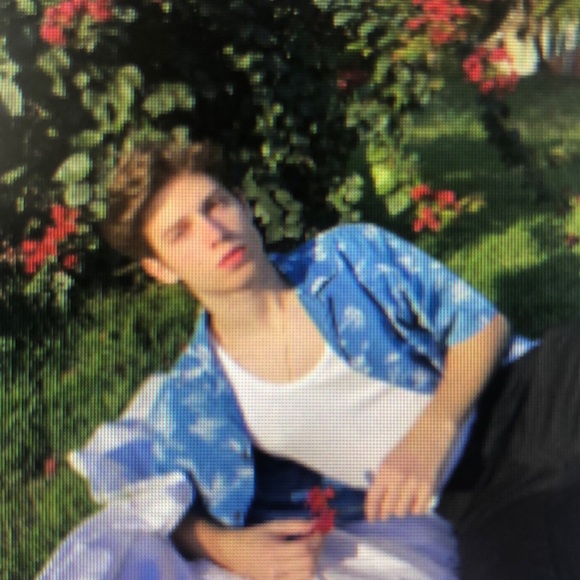 Profile Picture of Emmanuel Nora (@zmdfjkvak) on Poshmark