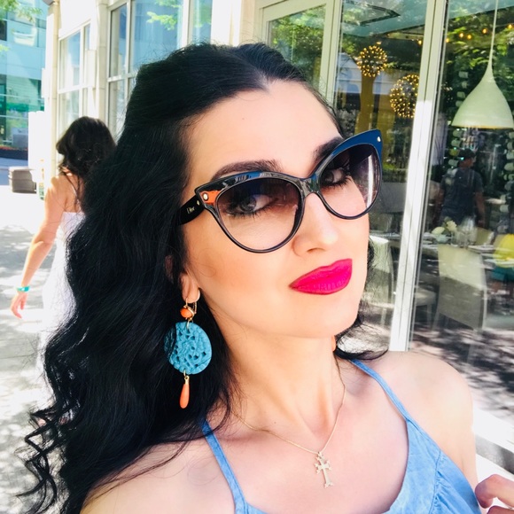 Profile Picture of Elina Mazmanian (@emazmani) on Poshmark