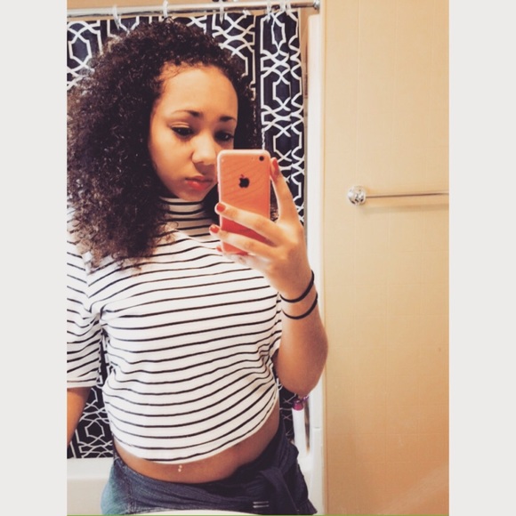 Profile Picture of Alexus Booth (@alexusbooth17) on Poshmark