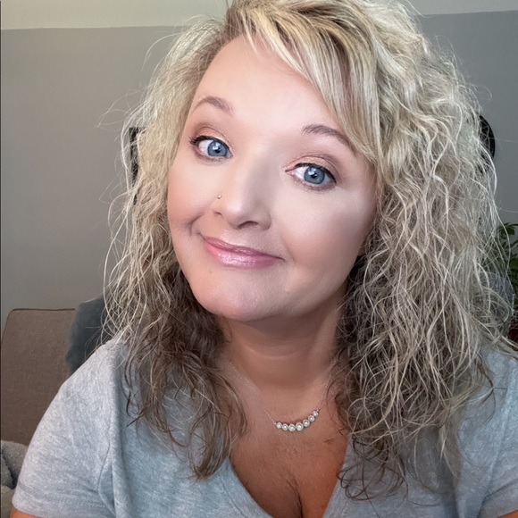 Profile Picture of Julie Sexton (@scrapbook36) on Poshmark