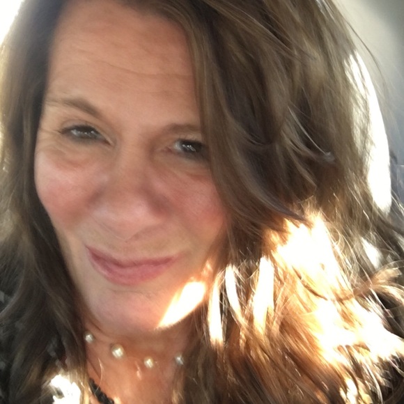 Profile Picture of Dawn Suchomel (@dawnsuchomel) on Poshmark