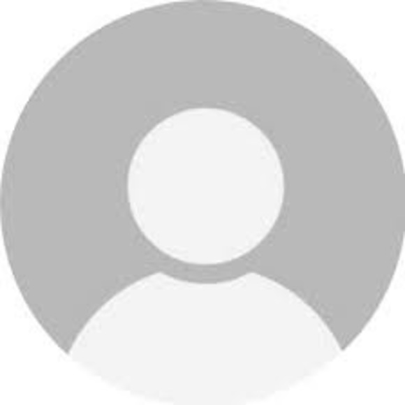 Profile Picture of Ava Laviero (@avalvyy) on Poshmark