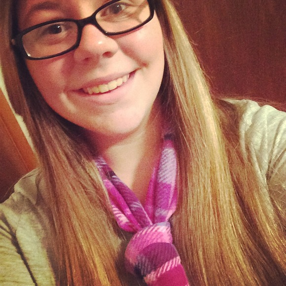 Profile Picture of Hannah Lytle (@hannie_tile) on Poshmark