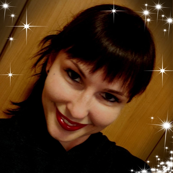 Profile Picture of Ally Carmichael (@allycarmike) on Poshmark