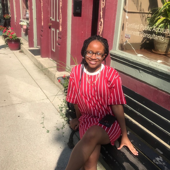Profile Picture of Chloe Mitchell (@chloem925) on Poshmark