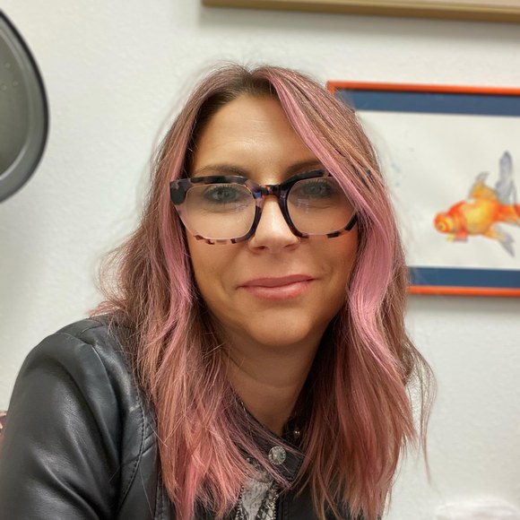 Profile Picture of Shannon Everett (@shalynn38) on Poshmark