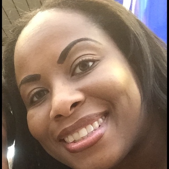 Profile Picture of Shannon Irby (@tinajennazena) on Poshmark