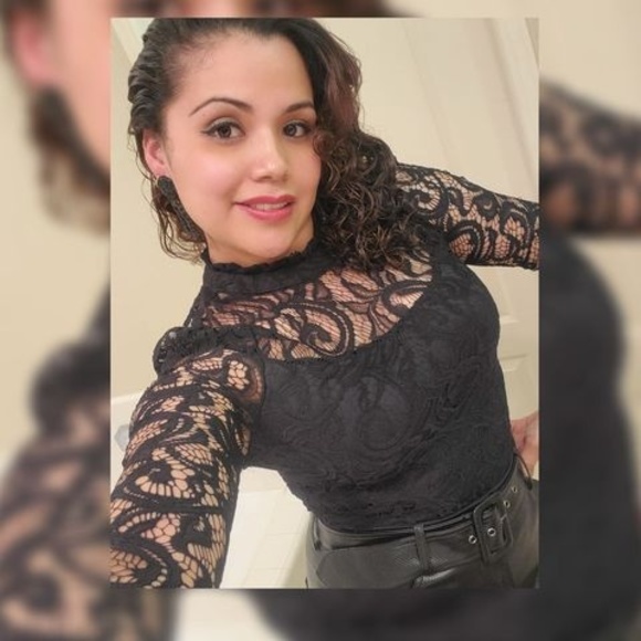 Profile Picture of Mariana Zacaula (@piscis130325) on Poshmark