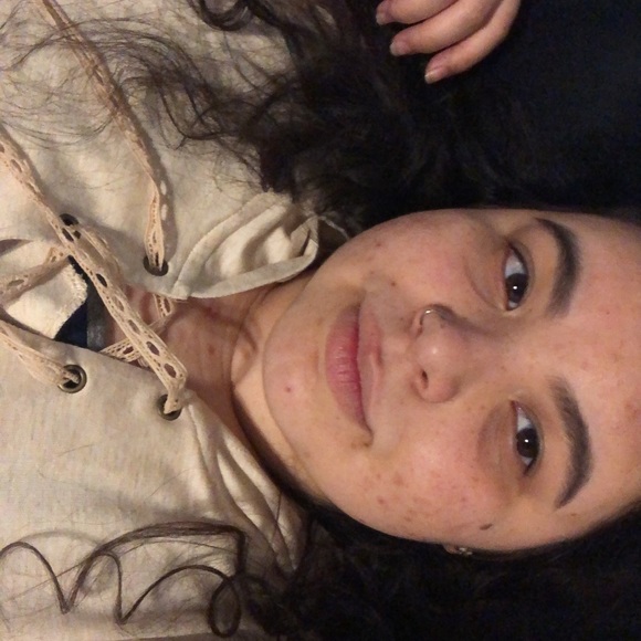 Profile Picture of Valerie Recio (@raeya214) on Poshmark