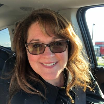 Profile Picture of Julie Beatty (@mbsail) on Twitter