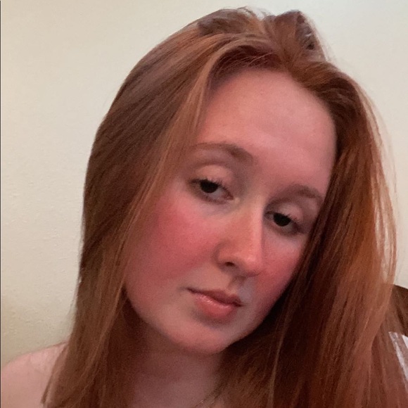 Profile Picture of Olivia Ondash (@oliviaondd) on Poshmark