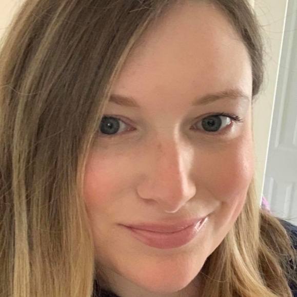 Profile Picture of Erika Gold (@ersimms) on Poshmark