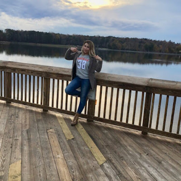 Profile Picture of Isabel Fabela (@isabelfabela06) on Poshmark